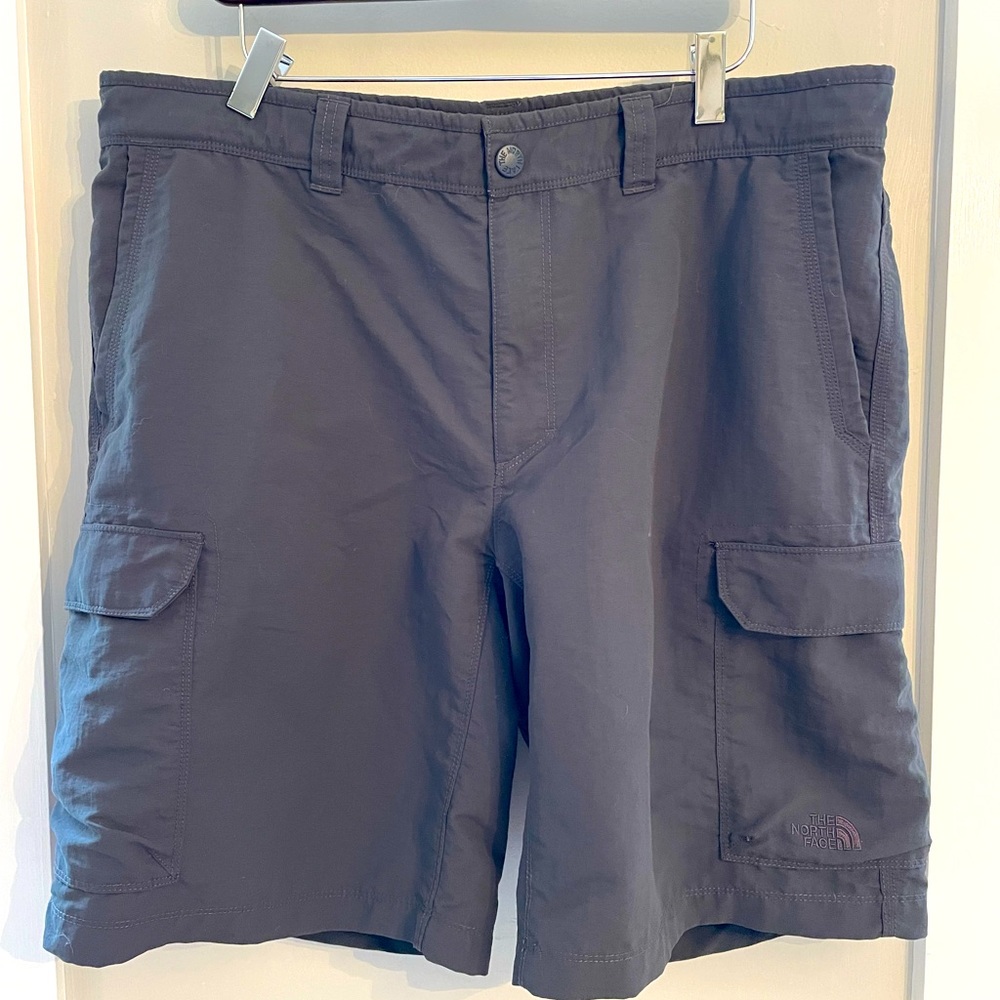 THE NORTH FACE NYLON SHORTS DARK GRAY  SZ38